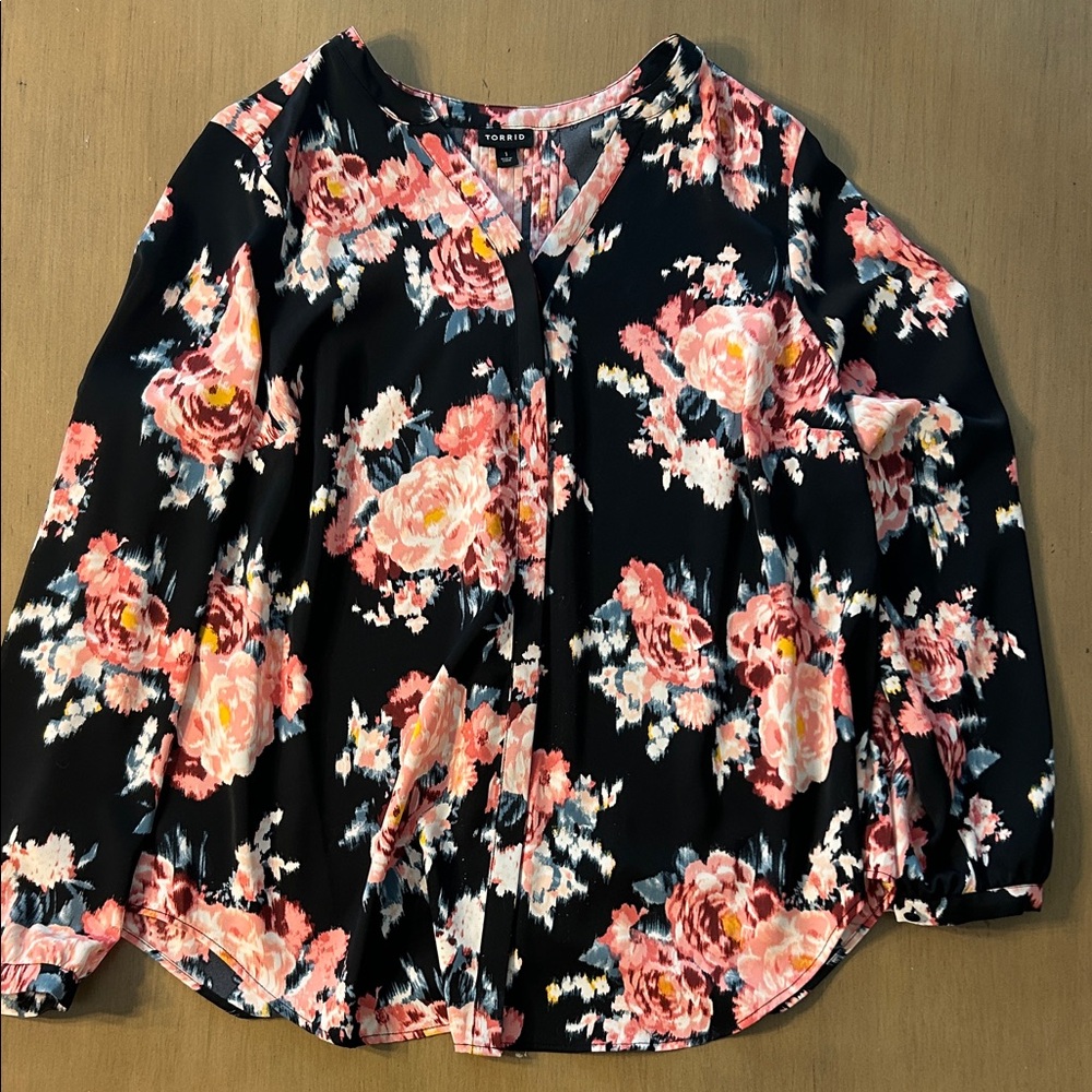 Floral Black and Pink Women's Torrid blouse